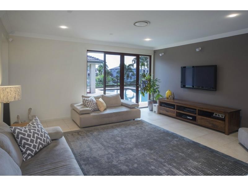 2152 Beaufort Way, Hope Island QLD 4212