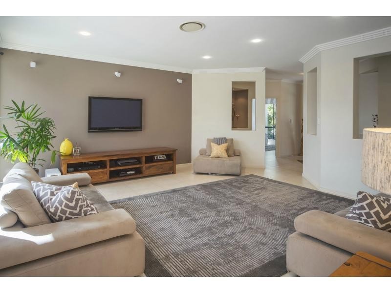 2152 Beaufort Way, Hope Island QLD 4212