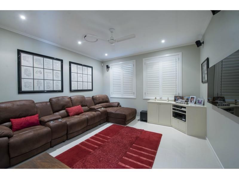 6162 Lugano Drive East, Hope Island QLD 4212