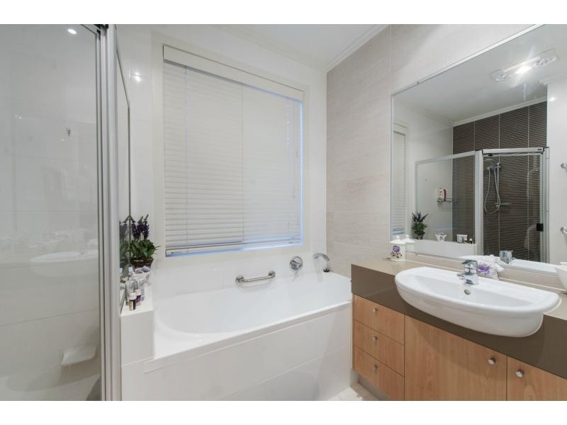 6162 Lugano Drive East, Hope Island QLD 4212