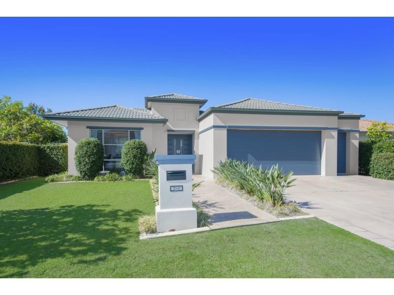 2041 Carlton Drive, Hope Island QLD 4212