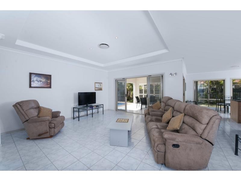 2041 Carlton Drive, Hope Island QLD 4212