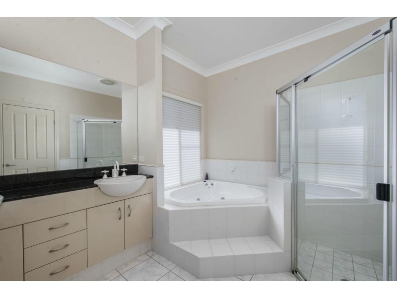 2041 Carlton Drive, Hope Island QLD 4212