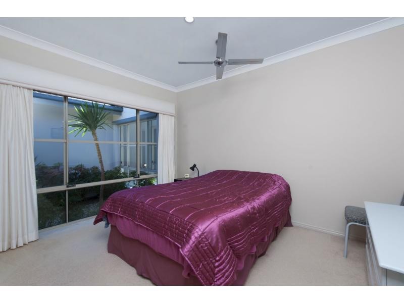 2041 Carlton Drive, Hope Island QLD 4212