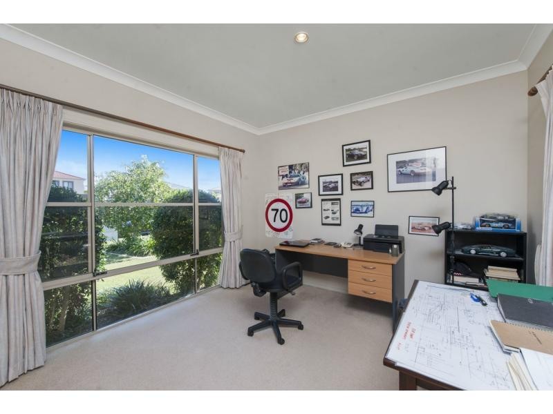 2041 Carlton Drive, Hope Island QLD 4212