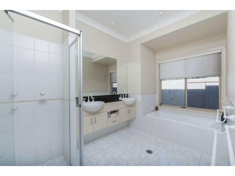 2041 Carlton Drive, Hope Island QLD 4212