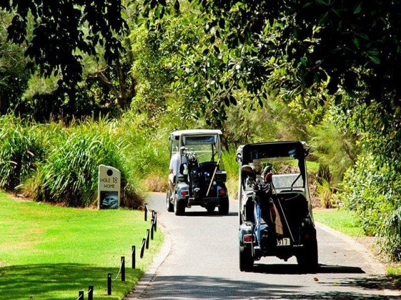 8435 Magnolia Drive East, Hope Island QLD 4212