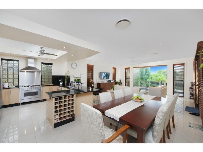 2339 Cressbrook Drive, Hope Island QLD 4212