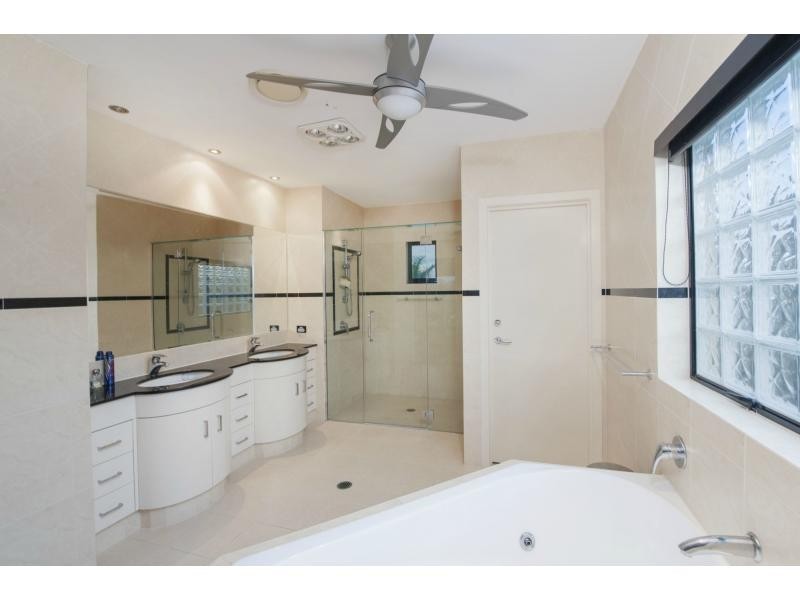 2339 Cressbrook Drive, Hope Island QLD 4212