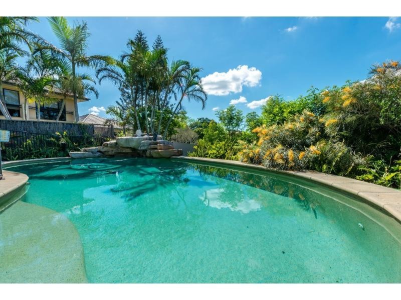 4 River Cove Place, Helensvale QLD 4212