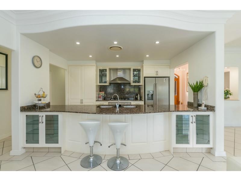 4 River Cove Place, Helensvale QLD 4212