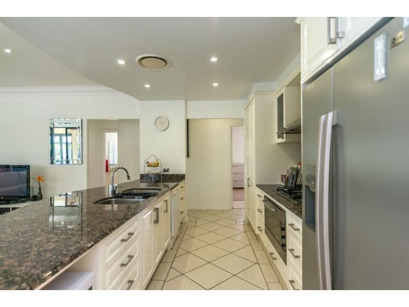 4 River Cove Place, Helensvale QLD 4212