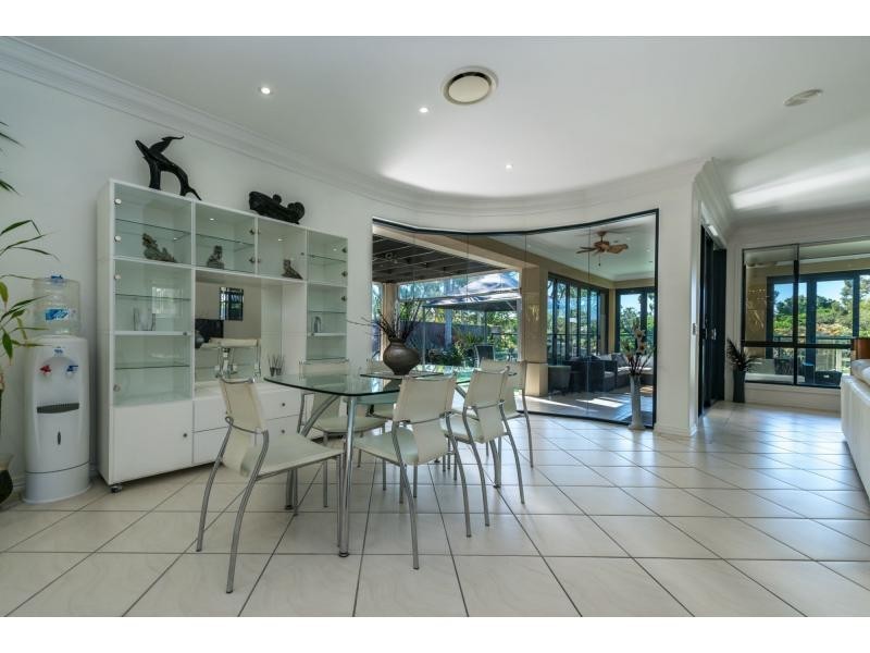 4 River Cove Place, Helensvale QLD 4212