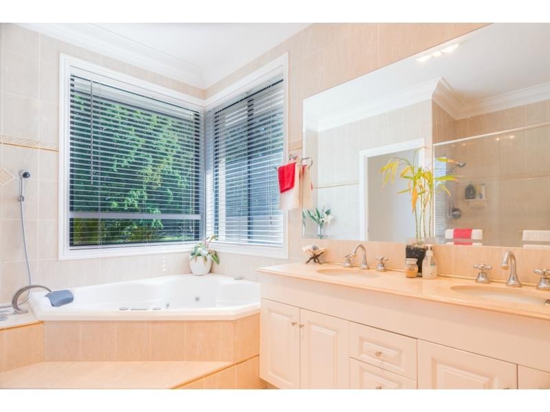 4 River Cove Place, Helensvale QLD 4212