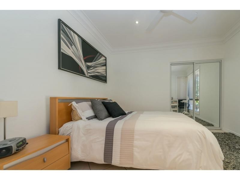 4 River Cove Place, Helensvale QLD 4212