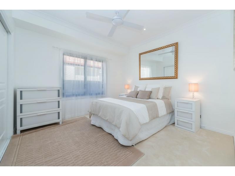 4 River Cove Place, Helensvale QLD 4212