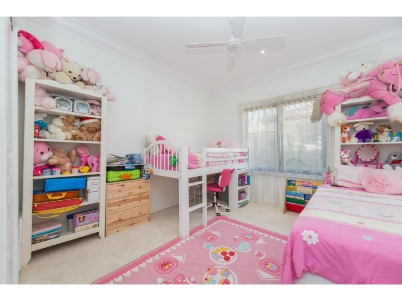 4 River Cove Place, Helensvale QLD 4212