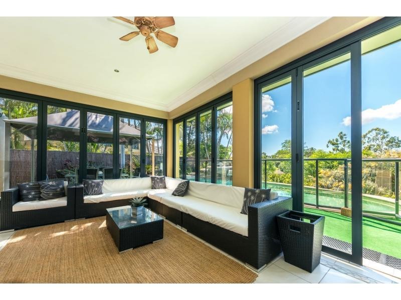 4 River Cove Place, Helensvale QLD 4212