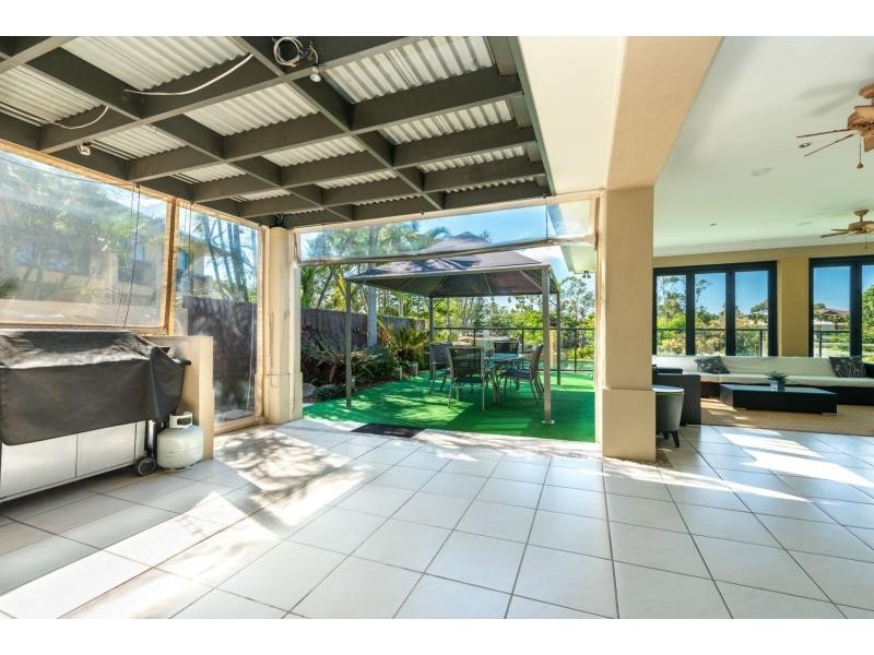 4 River Cove Place, Helensvale QLD 4212