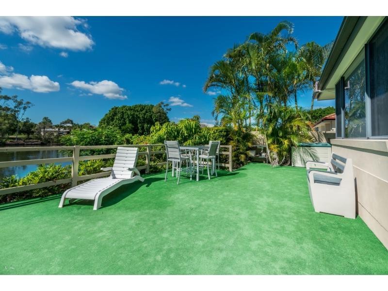 4 River Cove Place, Helensvale QLD 4212