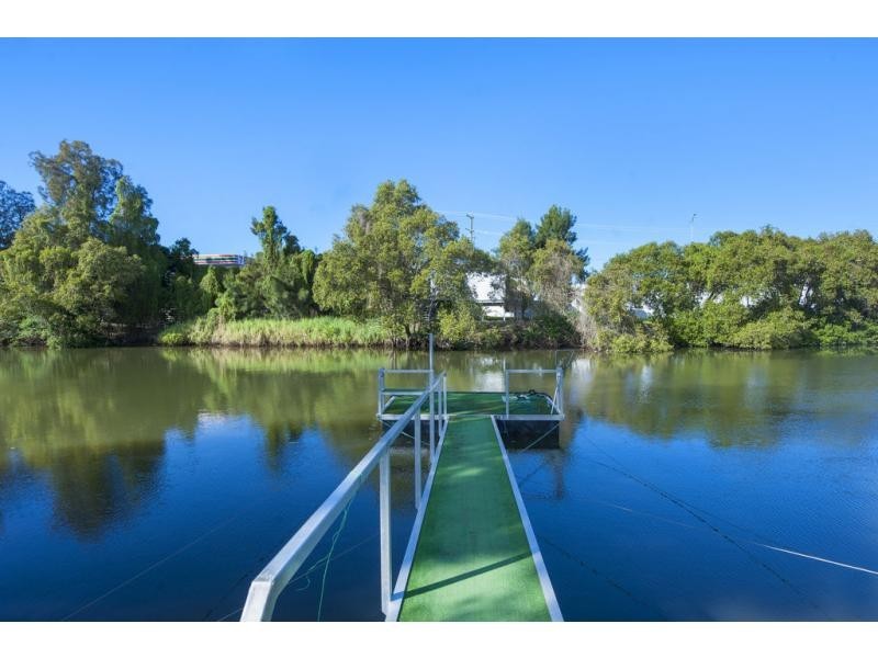 25 River Cove Place, Helensvale QLD 4212