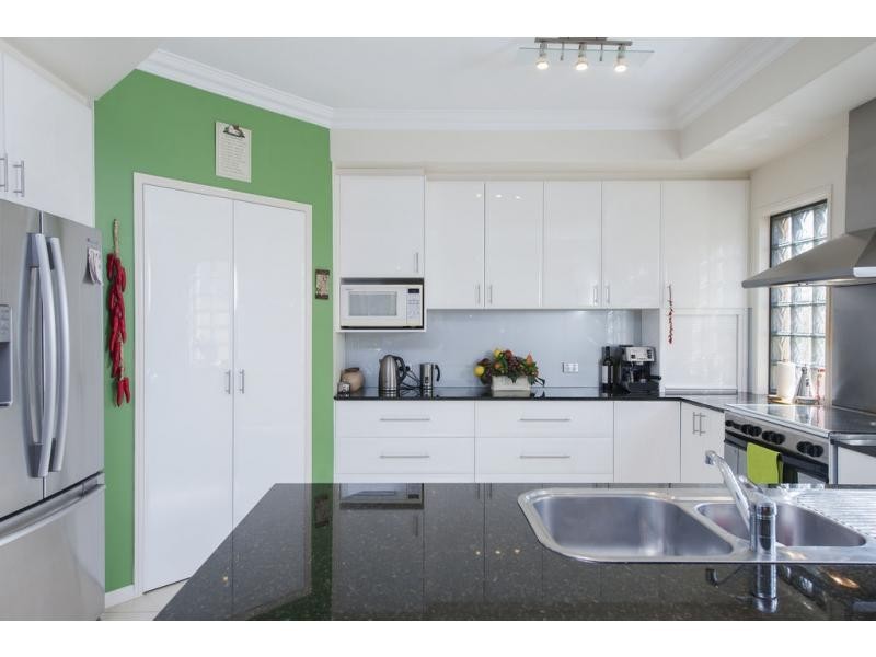 25 River Cove Place, Helensvale QLD 4212