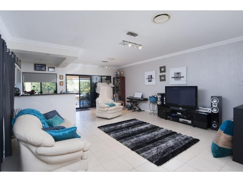 25 River Cove Place, Helensvale QLD 4212