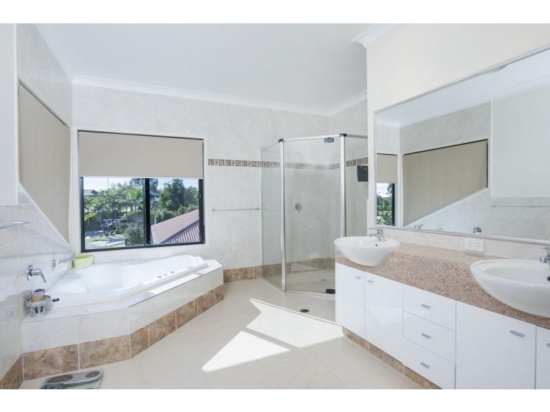 25 River Cove Place, Helensvale QLD 4212