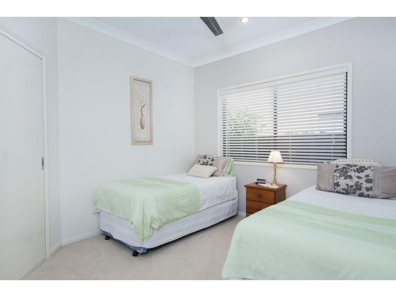 25 River Cove Place, Helensvale QLD 4212