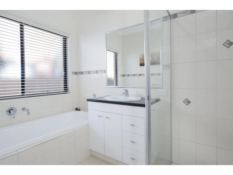 25 River Cove Place, Helensvale QLD 4212