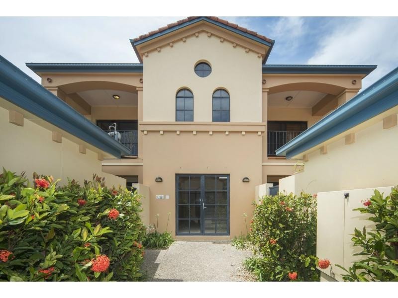 3285 Palladian Drive, Hope Island QLD 4212