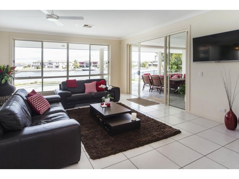 26 Champagne Boulevard, Helensvale QLD 4212