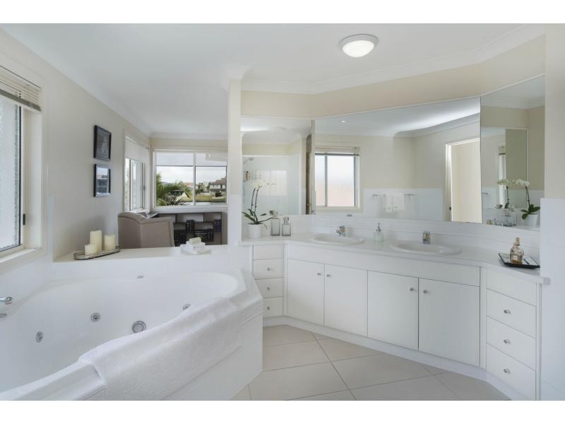 26 Champagne Boulevard, Helensvale QLD 4212