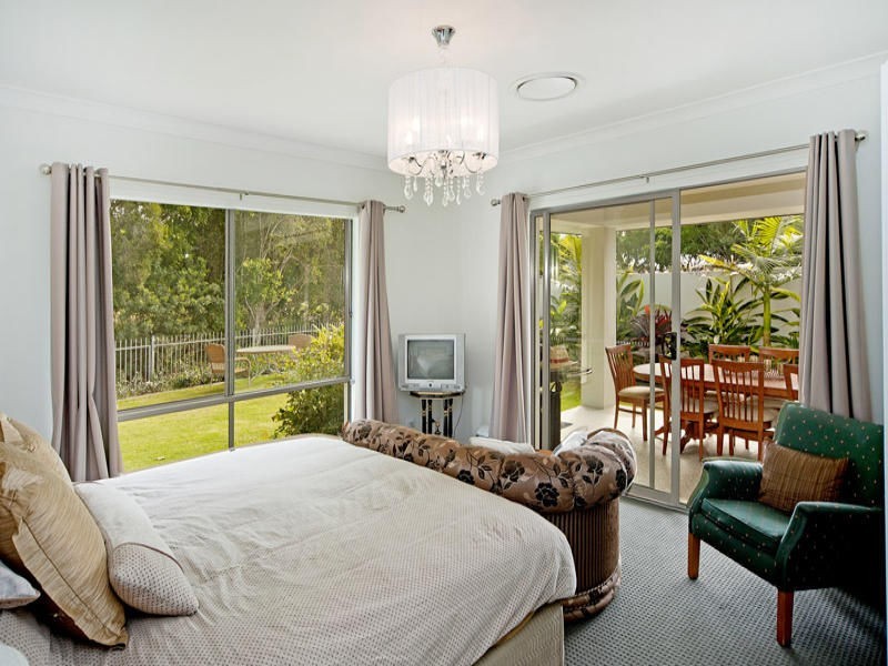 9121 Peter Senior Drive, Hope Island QLD 4212