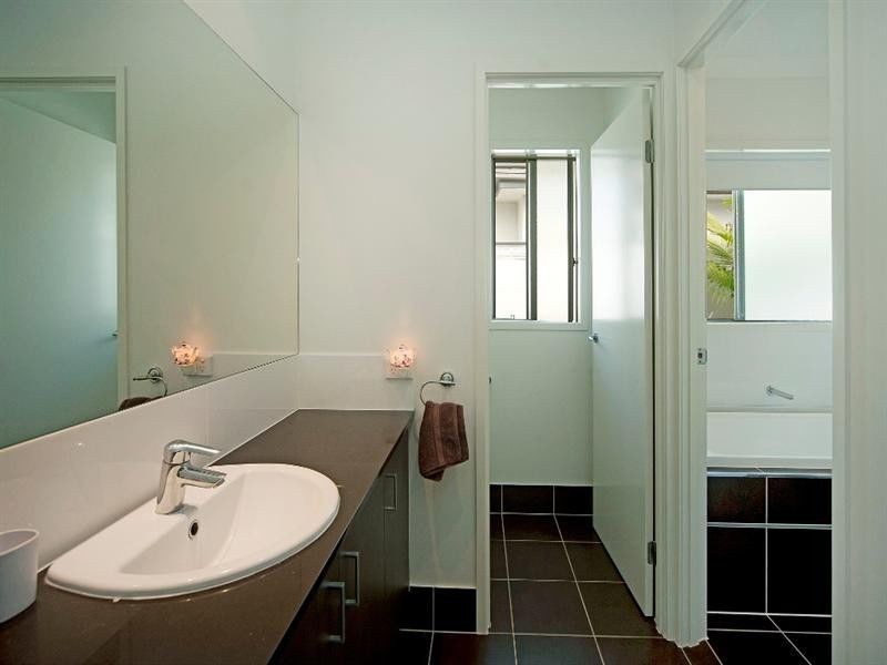 9121 Peter Senior Drive, Hope Island QLD 4212