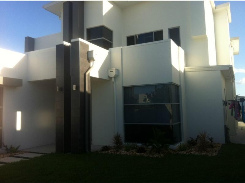 61 Southaven Drive, Helensvale QLD 4212