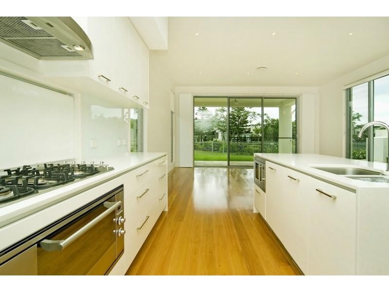 Hope Island QLD 4212