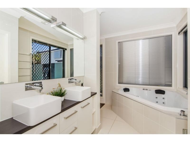 20 Southaven Drive, Helensvale QLD 4212