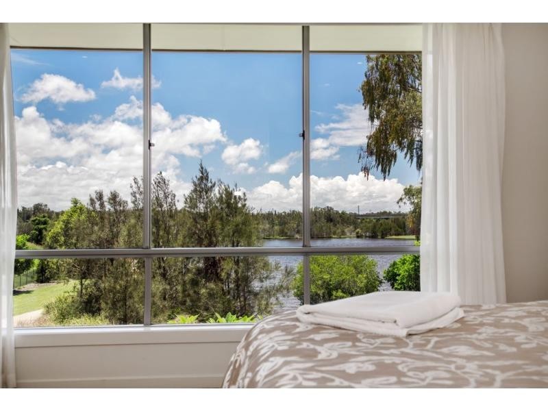 10 Fleetwood Court, Helensvale QLD 4212