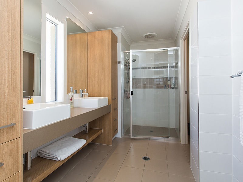 10 Fleetwood Court, Helensvale QLD 4212