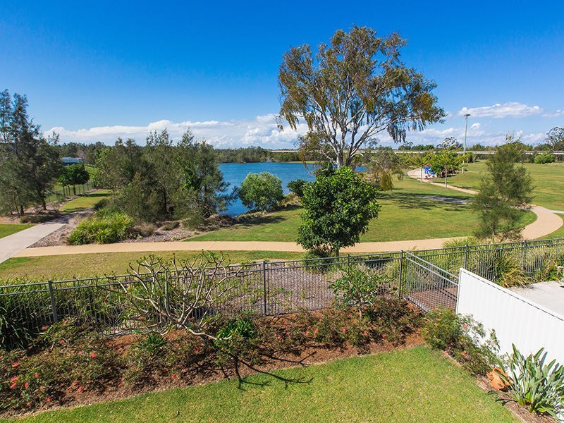10 Fleetwood Court, Helensvale QLD 4212