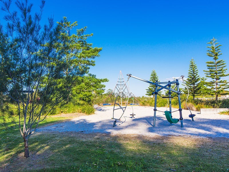 57 Riverlinks Boulevard, Helensvale QLD 4212