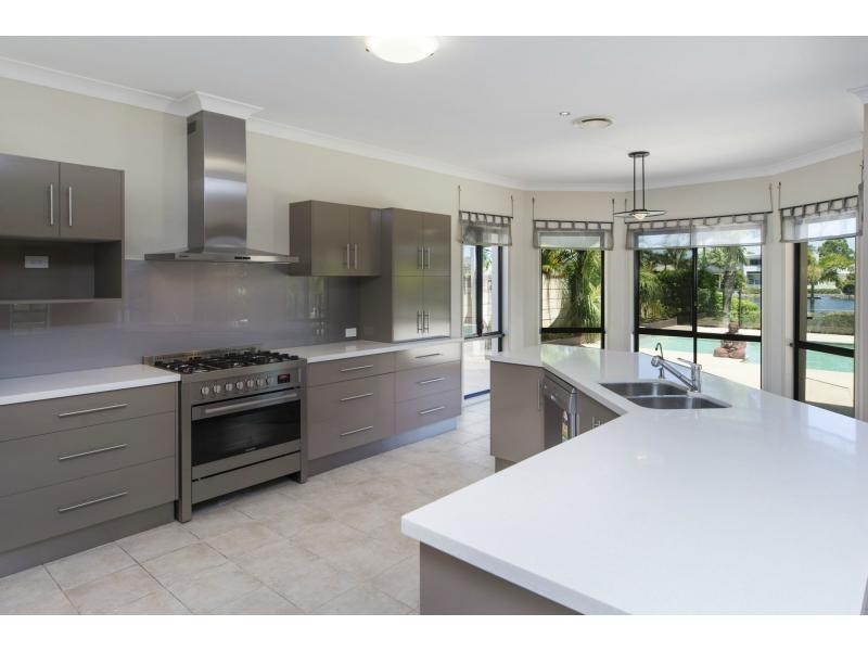35 Parkwater Terrace, Helensvale QLD 4212