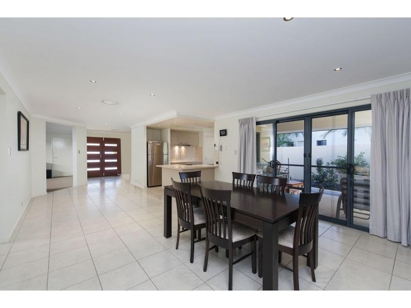 2570 Cressbrook Drive, Hope Island QLD 4212