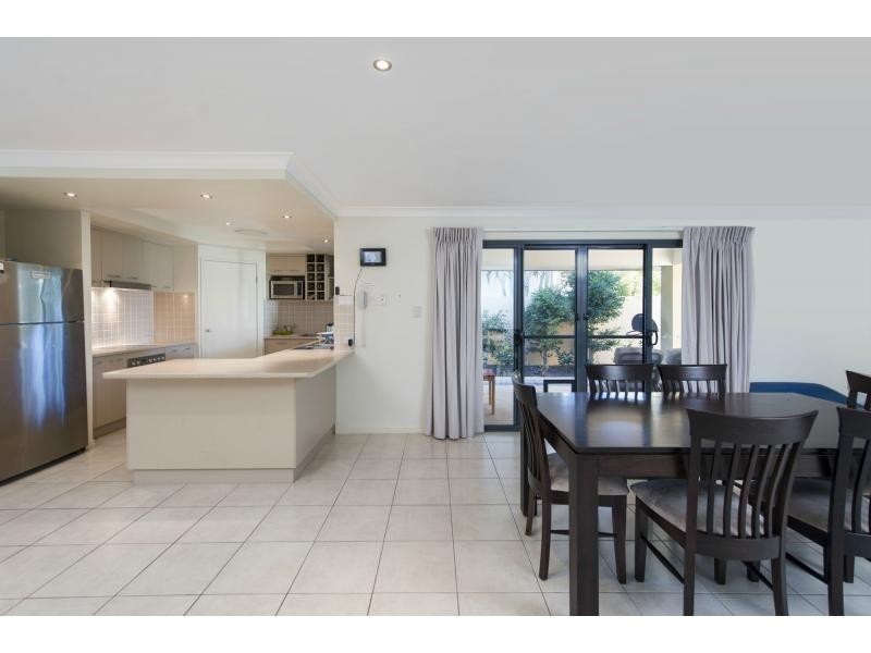 2570 Cressbrook Drive, Hope Island QLD 4212