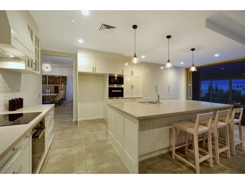 6260 Broken Hills Drive, Hope Island QLD 4212