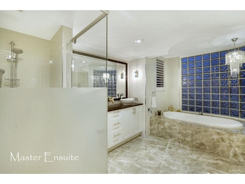 6260 Broken Hills Drive, Hope Island QLD 4212