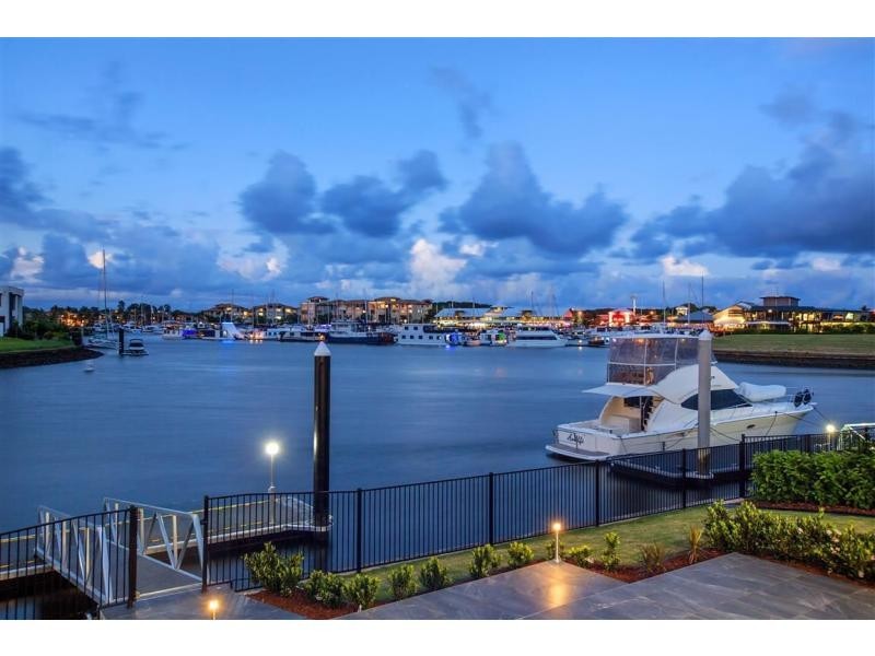 2211 Tarameo Court, Hope Island QLD 4212