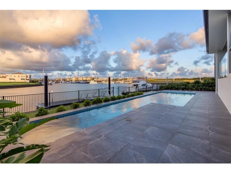 2211 Tarameo Court, Hope Island QLD 4212