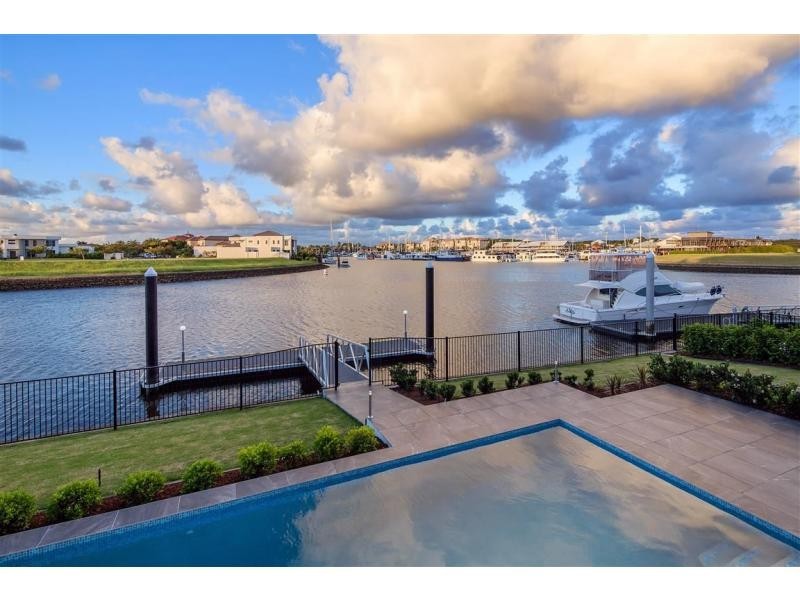 2211 Tarameo Court, Hope Island QLD 4212